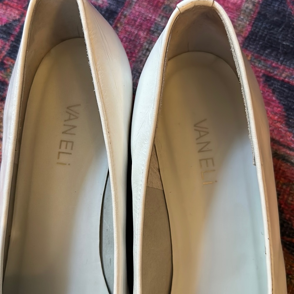 Van Eli White Leather Flats W/ Black Patent Leather W/ Box Size 9.5 Slim - Picture 2 of 10